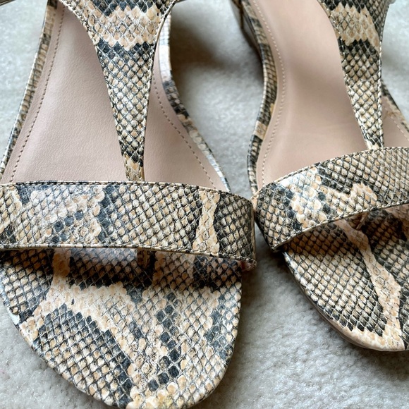 Kenneth Cole Reaction Great Buckle Reptile Print Gladiator Mule Sandals 8.5 - Picture 4 of 11